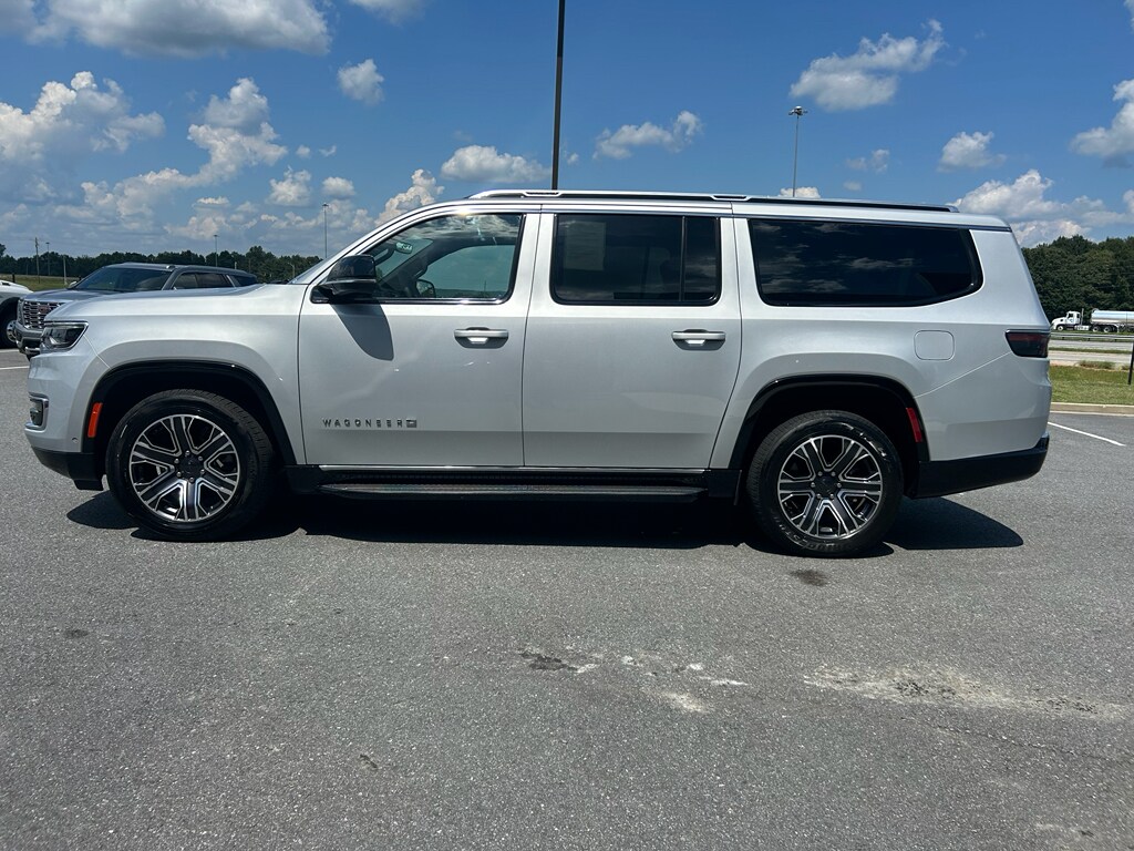 2024 Jeep Wagoneer L Series II photo 3