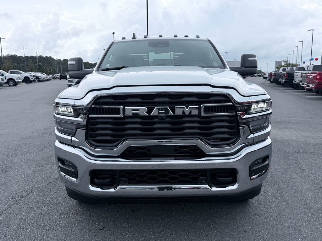 New 2026 Ram 3500 Chassis Cab TRADESMAN CREW 4X4 60' CA Pickup