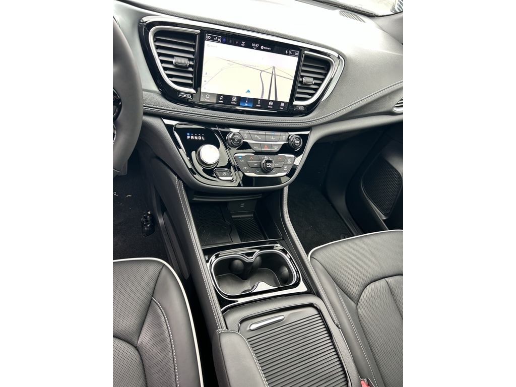 2026 Chrysler Pacifica Limited - Photo 17