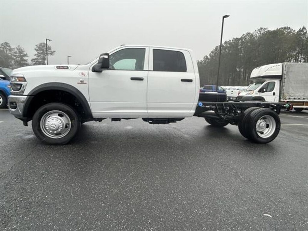 New 2026 Ram 5500 Chassis Cab TRADESMAN CREW 4X4 60' CA Pickup