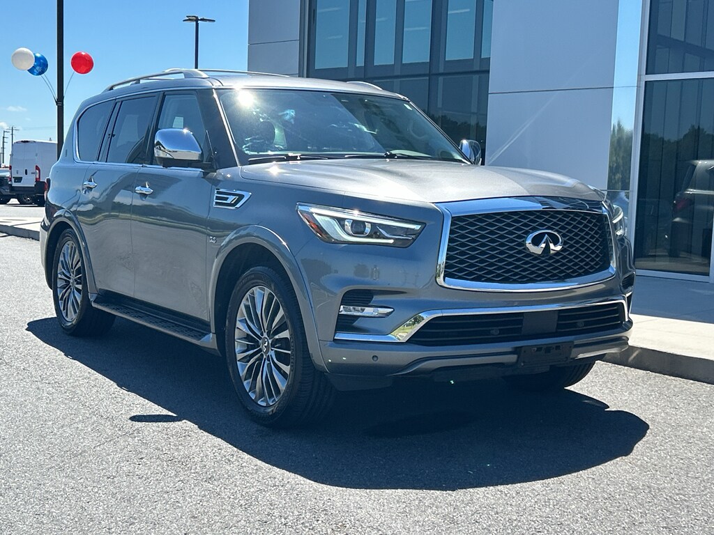 2019 Infiniti QX80 Luxe photo 3