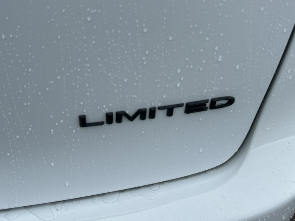2026 Chrysler Pacifica Limited - Photo 8