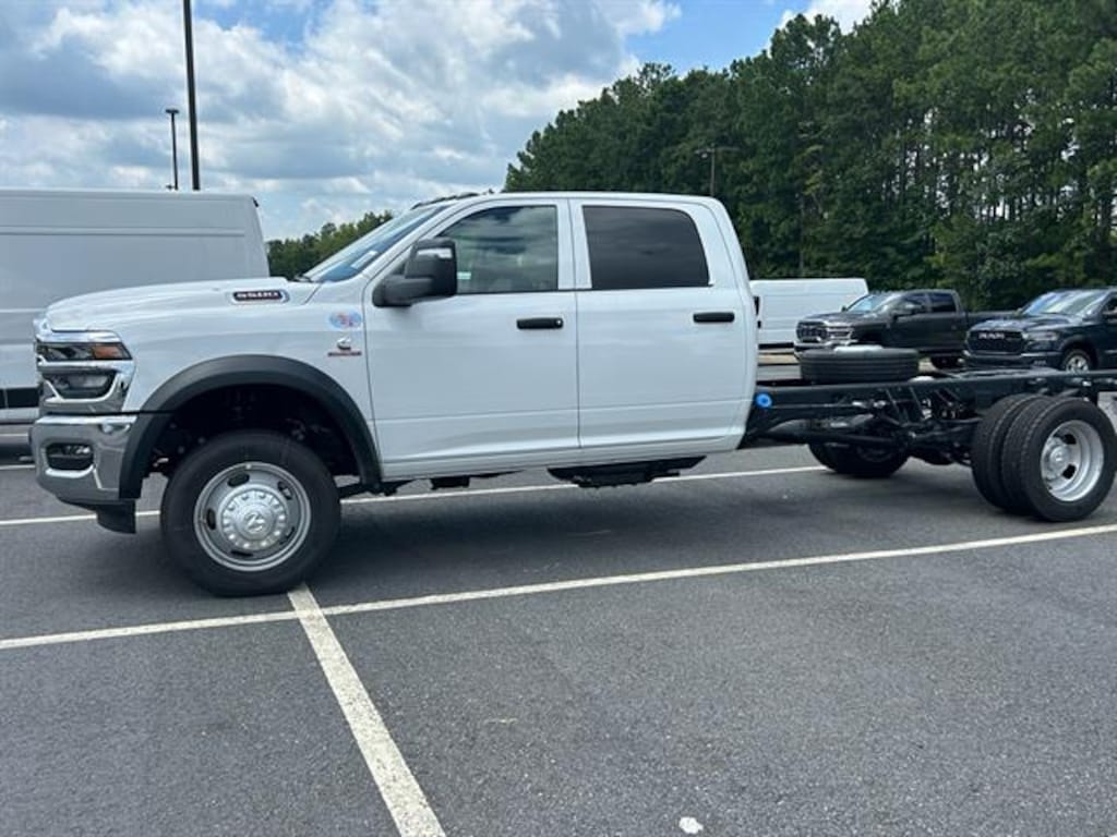 New 2025 Ram 5500 Chassis Cab 5500 TRADESMAN CHASSIS CREW CAB 4X4 84' CA Pickup