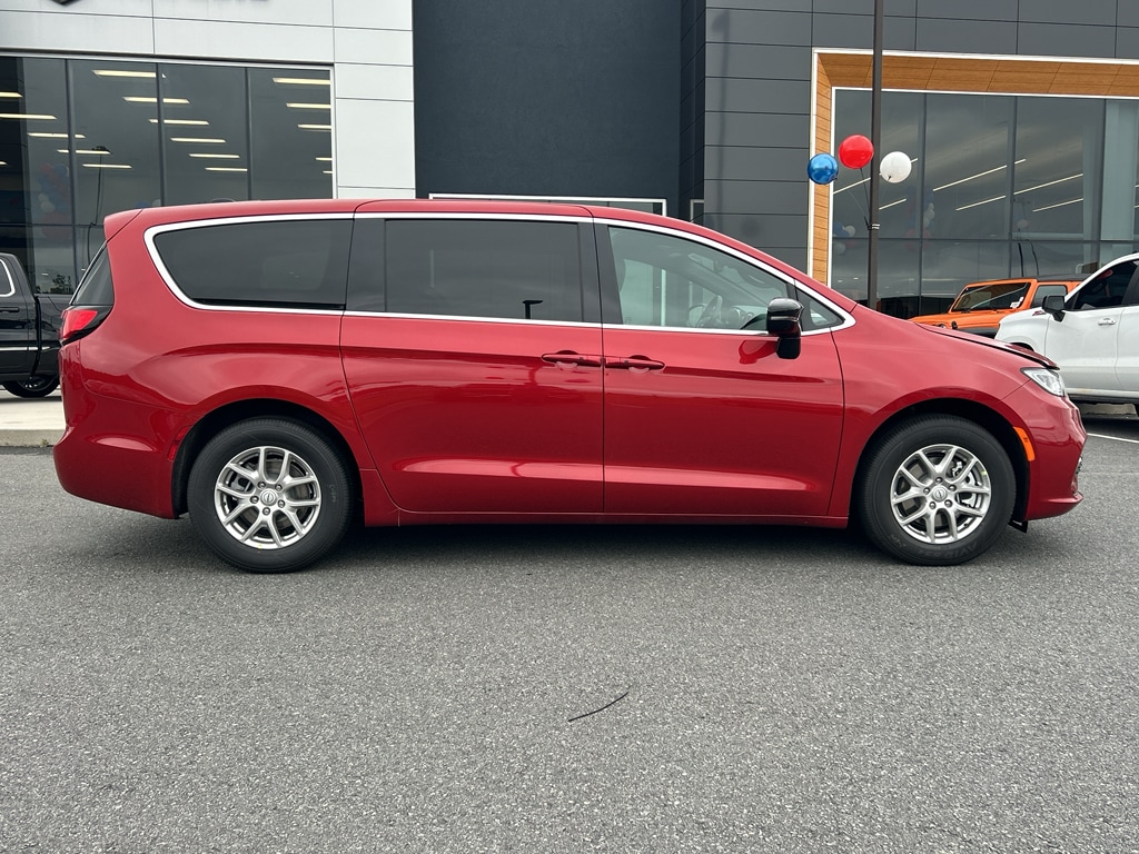 New 2026 Chrysler Pacifica SELECT Passenger Van
