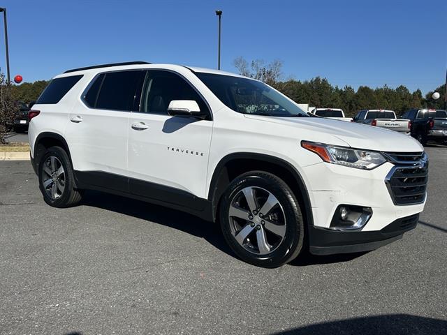 2020 Chevrolet Traverse Leather photo 2