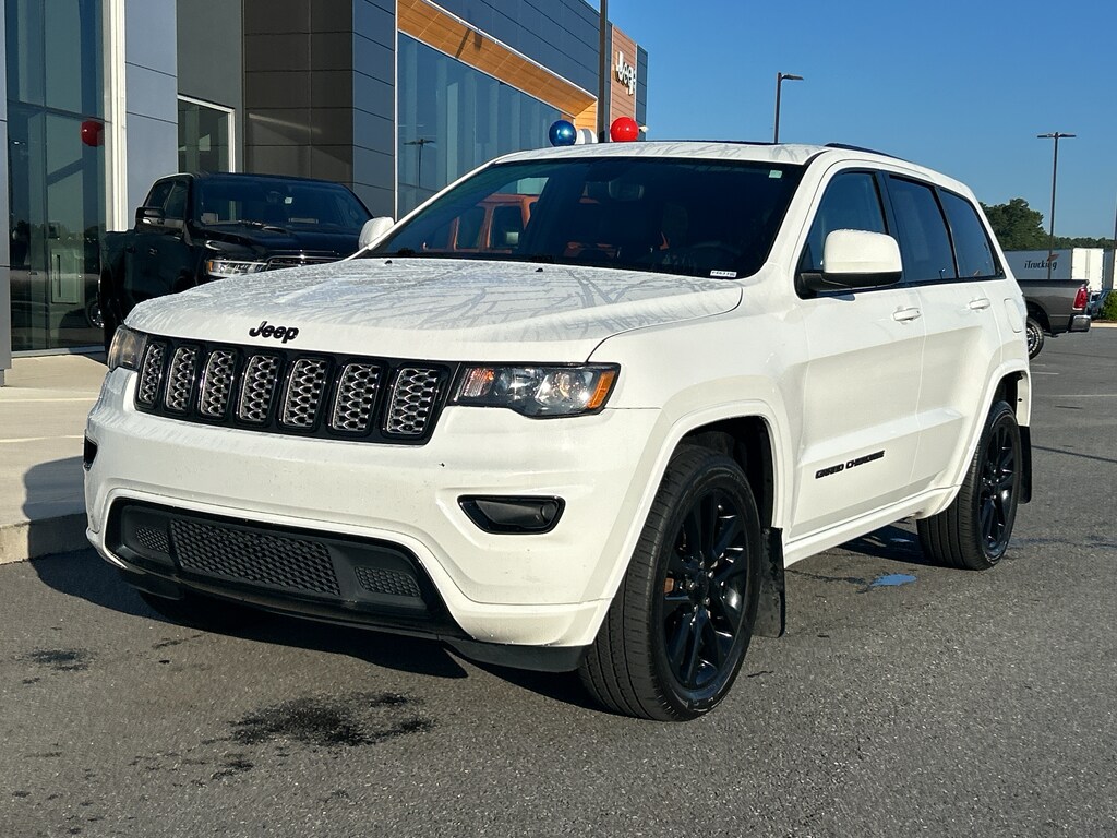 2018 Jeep Grand Cherokee Altitude photo 3