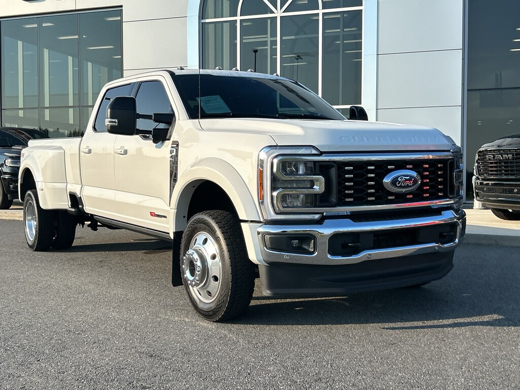 2024 Ford F-450 Lariat photo 3