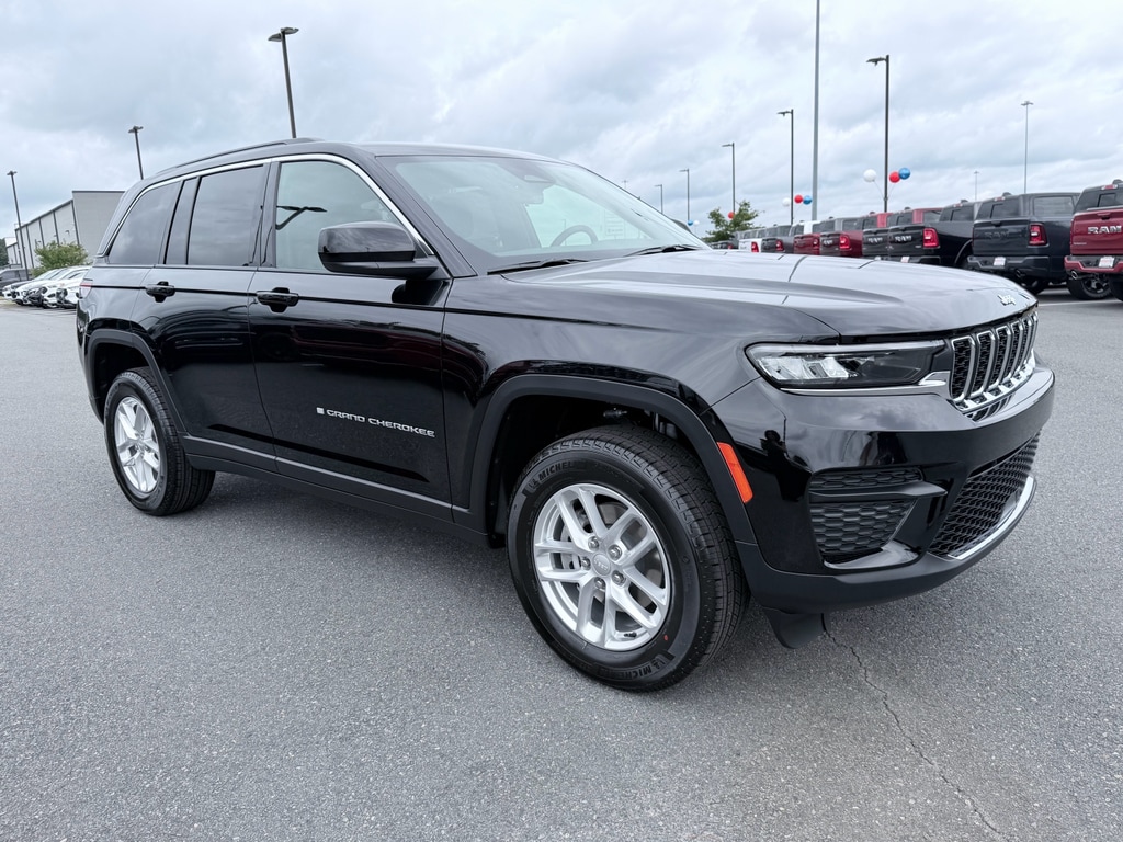 New 2026 Jeep Grand Cherokee LAREDO 4X2 Sport Utility