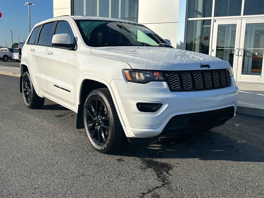 2018 Jeep Grand Cherokee Altitude photo 2