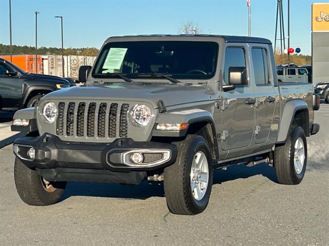 2023 Jeep Gladiator Sport S's photo