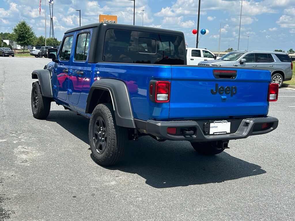 2025 Jeep Gladiator Sport photo 3
