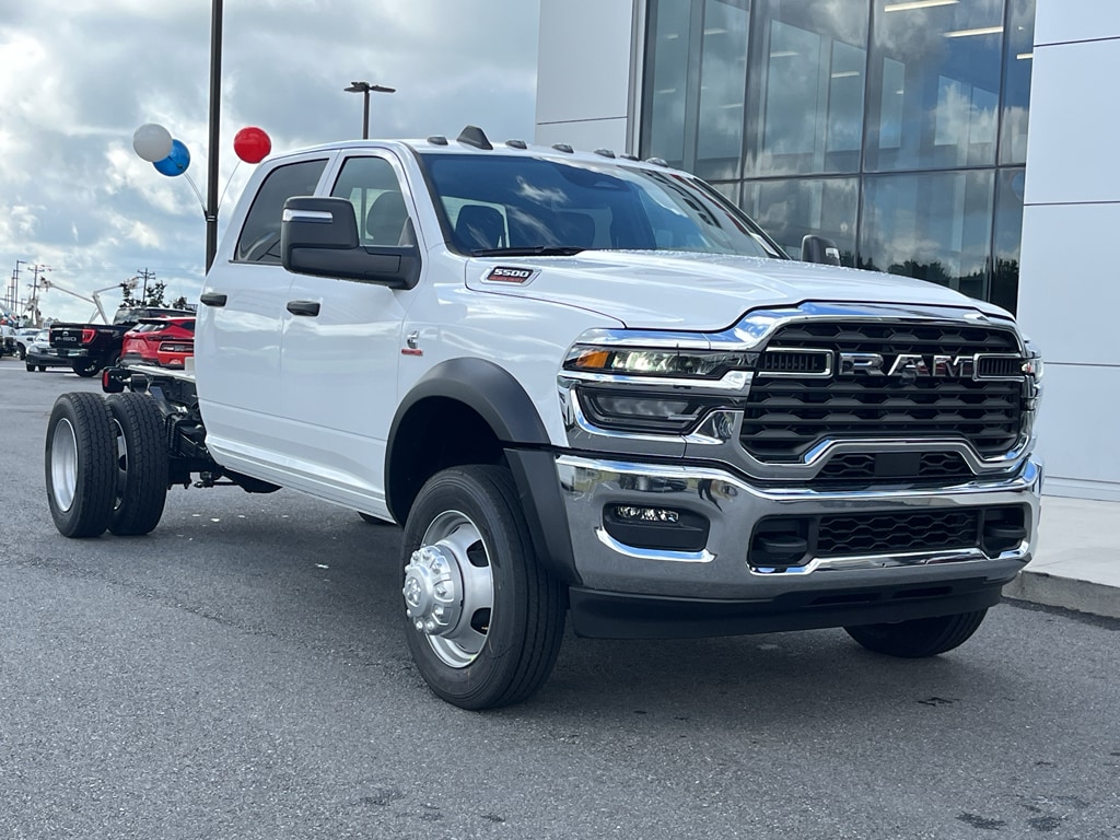 New 2025 Ram 5500 Chassis Cab 5500 TRADESMAN CHASSIS CREW CAB 4X4 60' CA Pickup