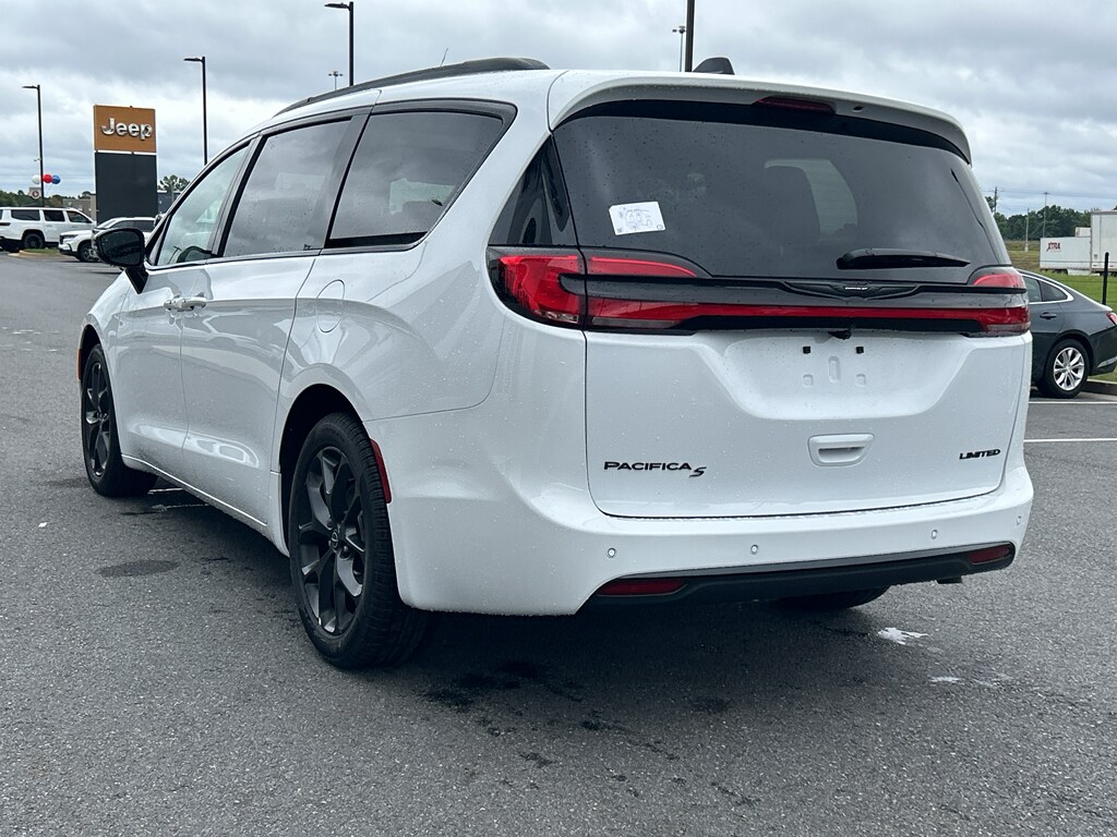 2026 Chrysler Pacifica Limited - Photo 6