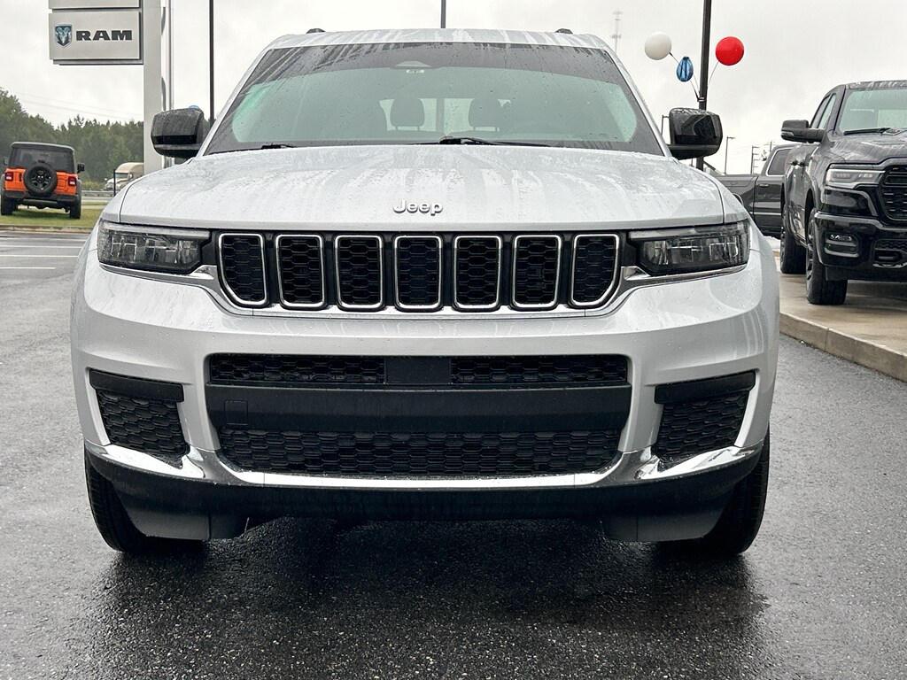 2024 Jeep Grand Cherokee Laredo X photo 2