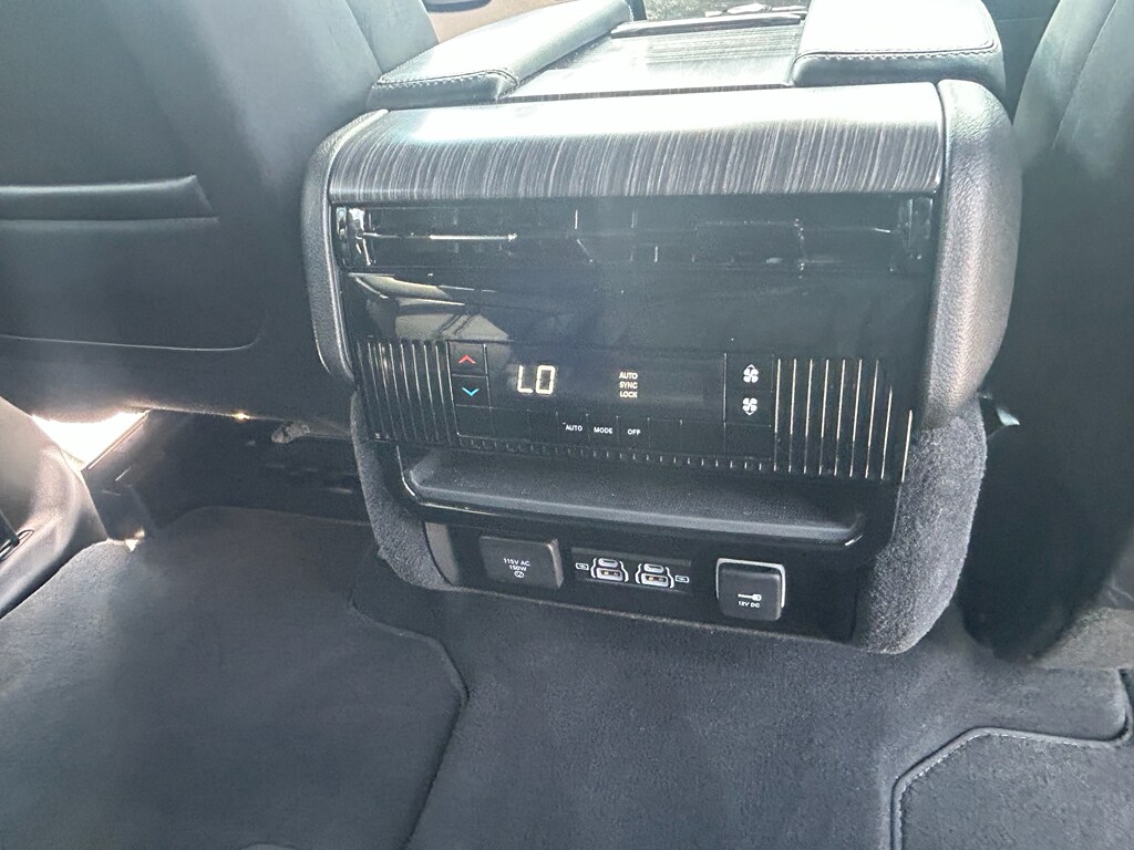 2024 Jeep Wagoneer L Series II - Photo 29