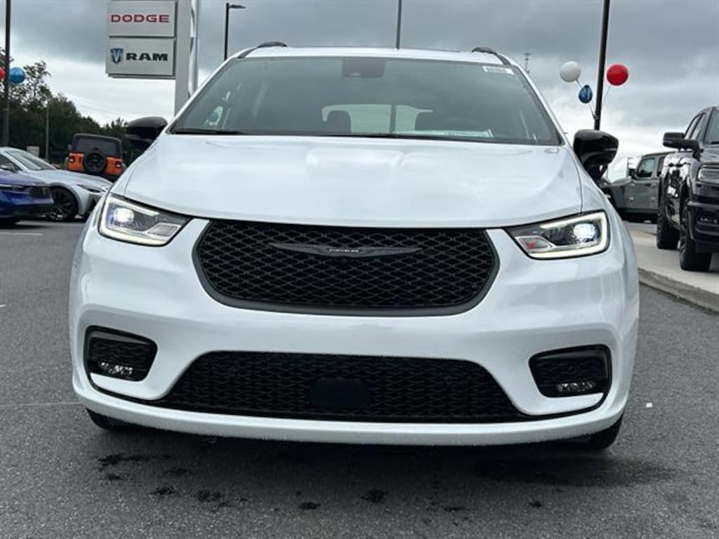 New 2026 Chrysler Pacifica LIMITED Passenger Van