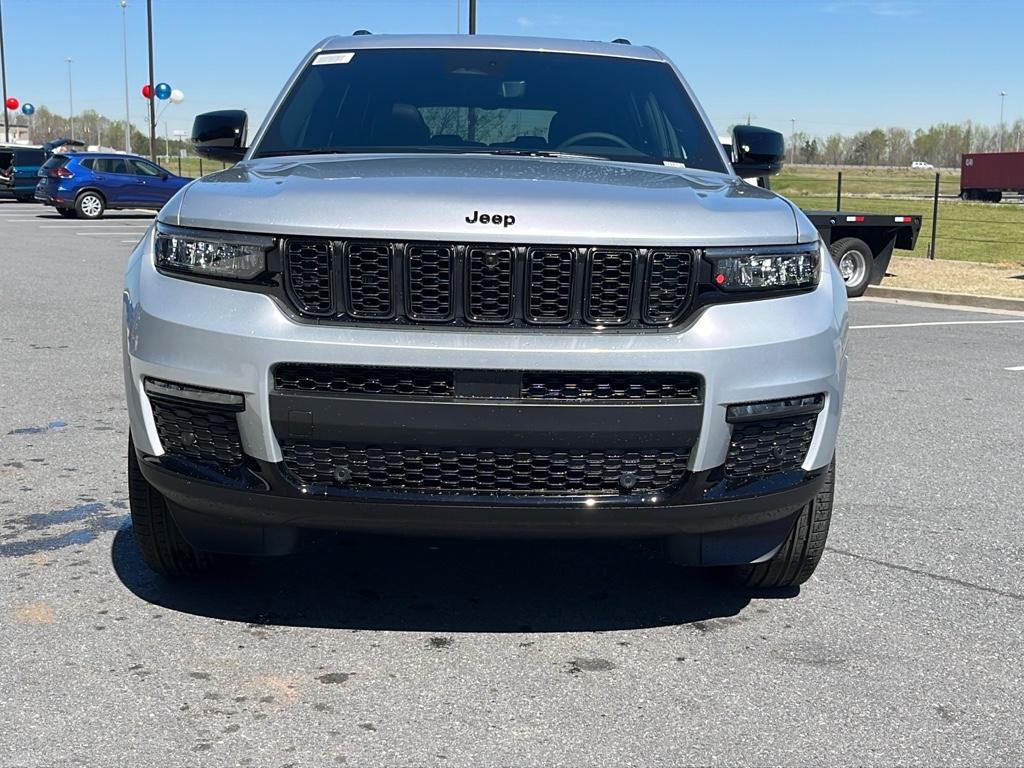 2025 Jeep Grand Cherokee L photo 2