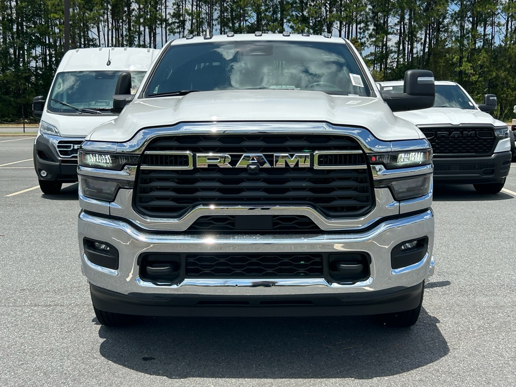 New 2025 Ram 3500 Chassis Cab 3500 TRADESMAN CREW CAB CHASSIS 4X4 60' CA Pickup