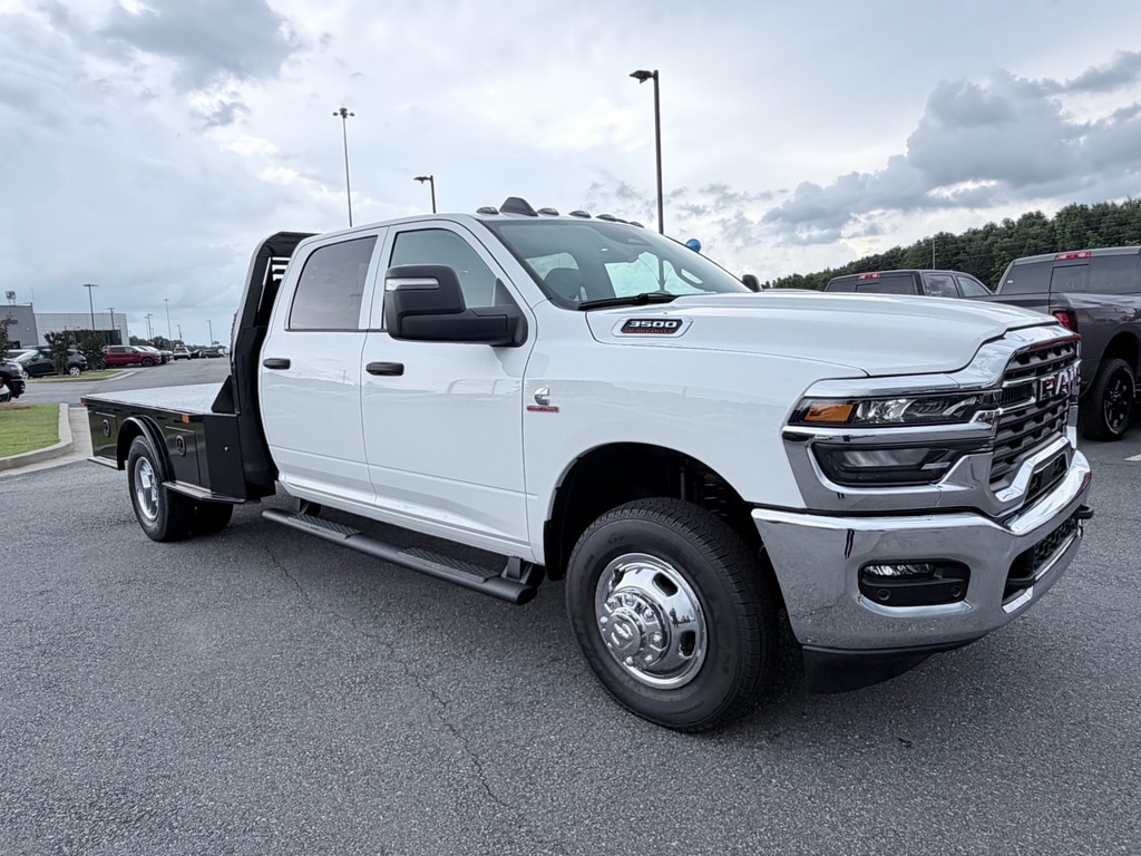 New 2026 Ram 3500 Chassis Cab TRADESMAN CREW 4X4 60' CA Pickup