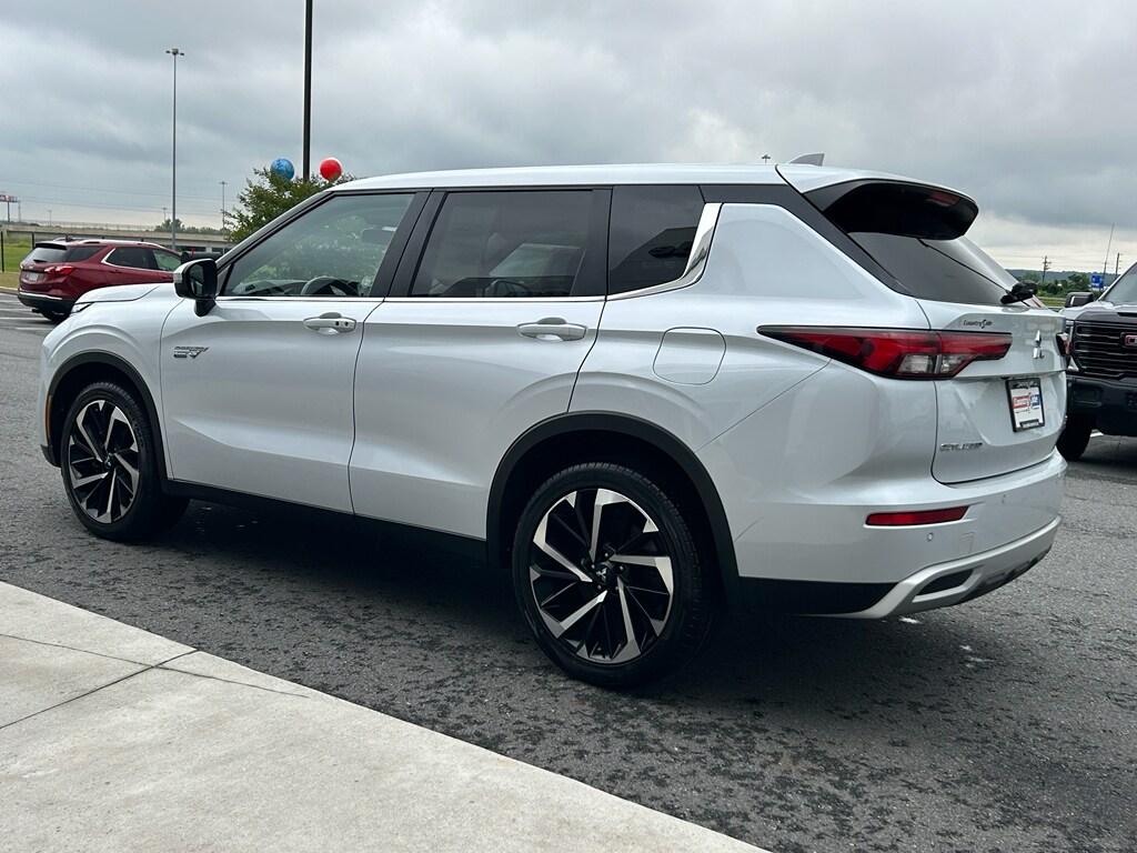 2023 Mitsubishi Outlander PHEV SE photo 2