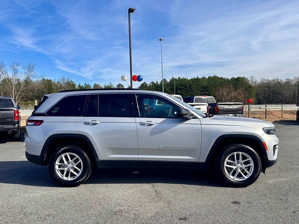 Used 2024 Jeep Grand Cherokee Laredo X Sport Utility