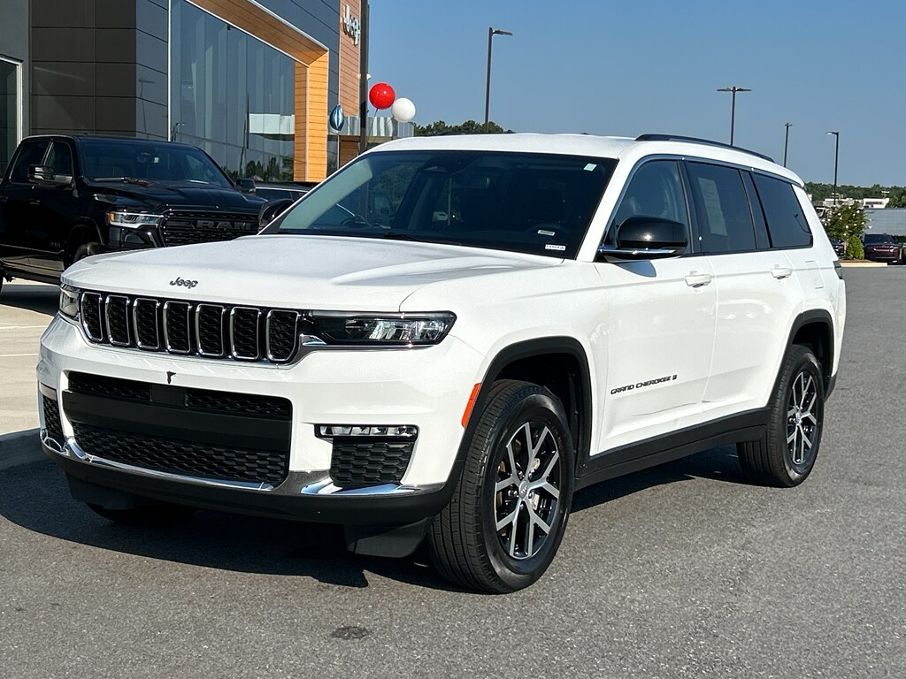 2023 Jeep Grand Cherokee Limited photo 3
