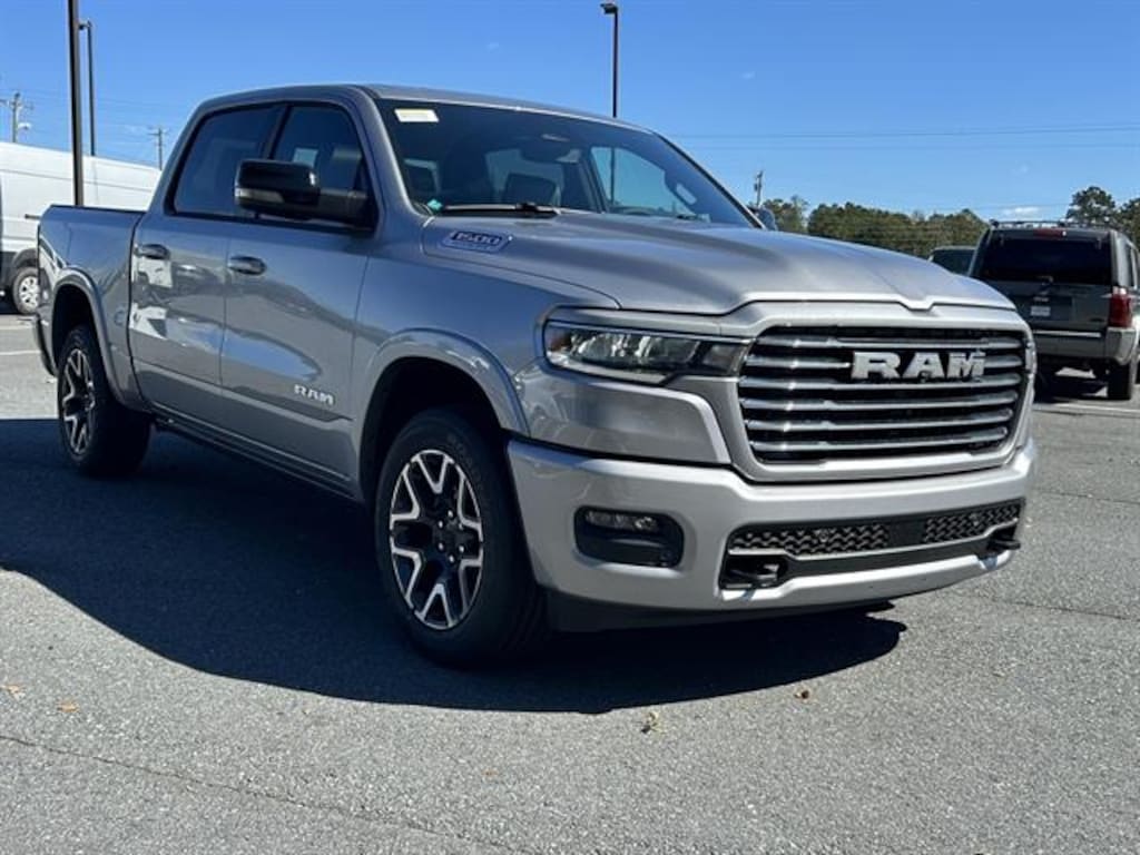 New 2026 Ram 1500 LARAMIE CREW CAB 4X4 5'7 BOX Pickup