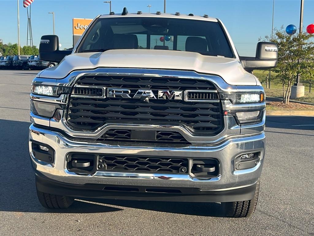 2025 Ram 2500 Tradesman photo 2