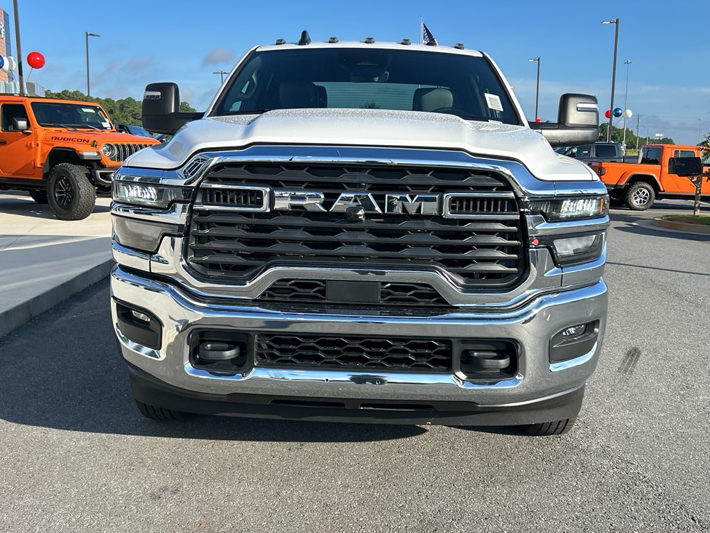 New 2025 Ram 3500 Chassis Cab 3500 TRADESMAN CREW CAB CHASSIS 4X4 60' CA Pickup