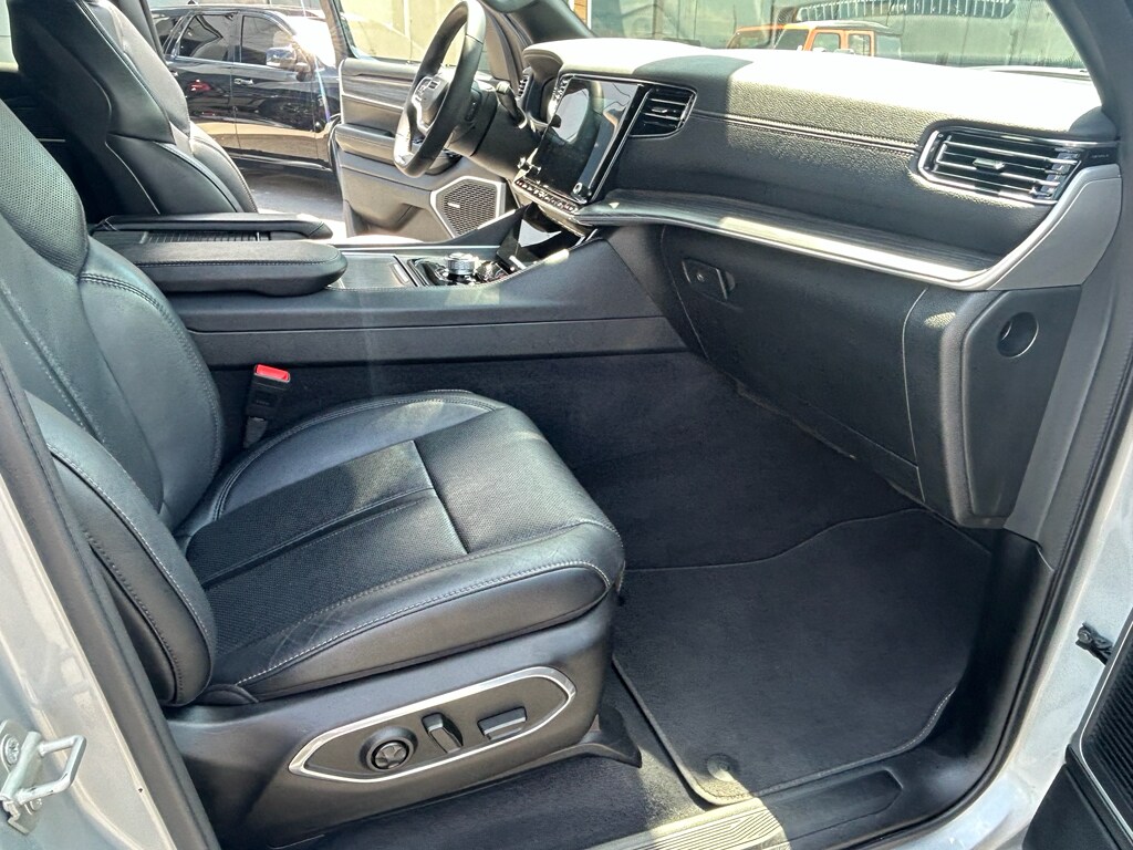 2024 Jeep Wagoneer L Series II - Photo 23