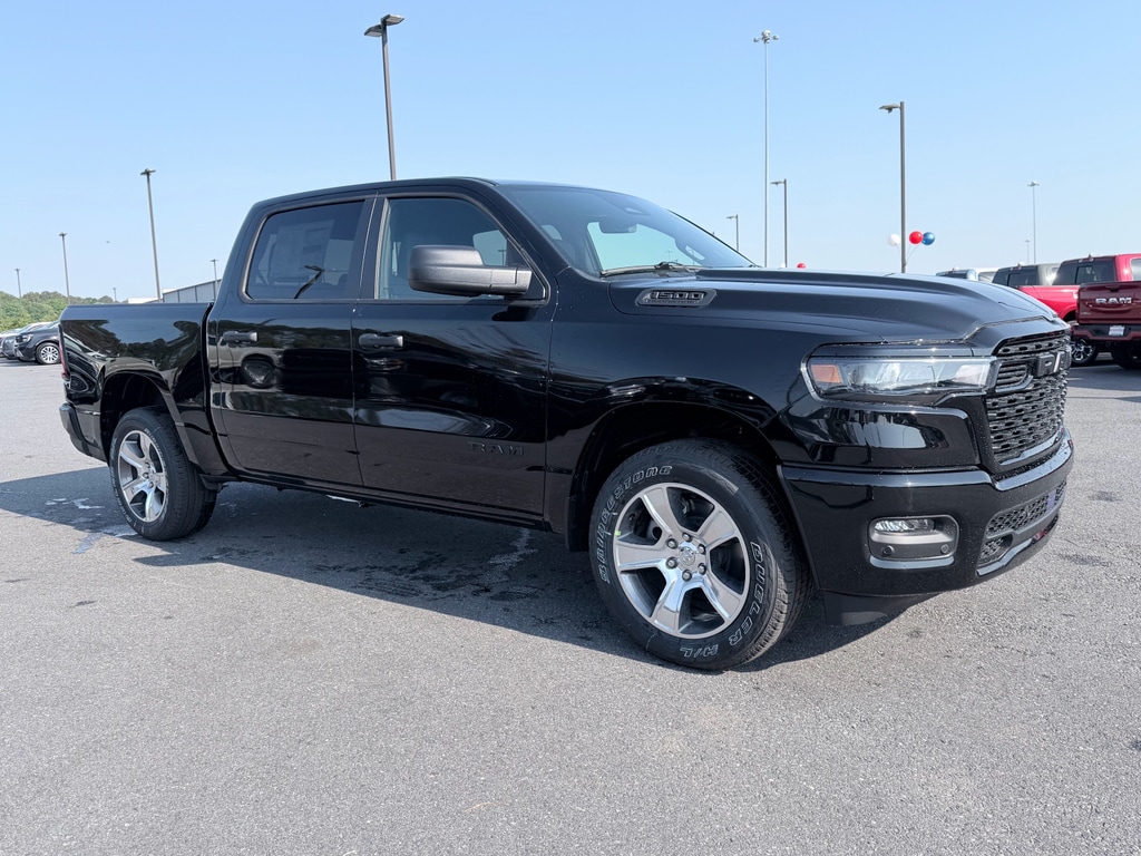 New 2026 Ram 1500 EXPRESS CREW CAB 4X2 5'7 BOX Pickup