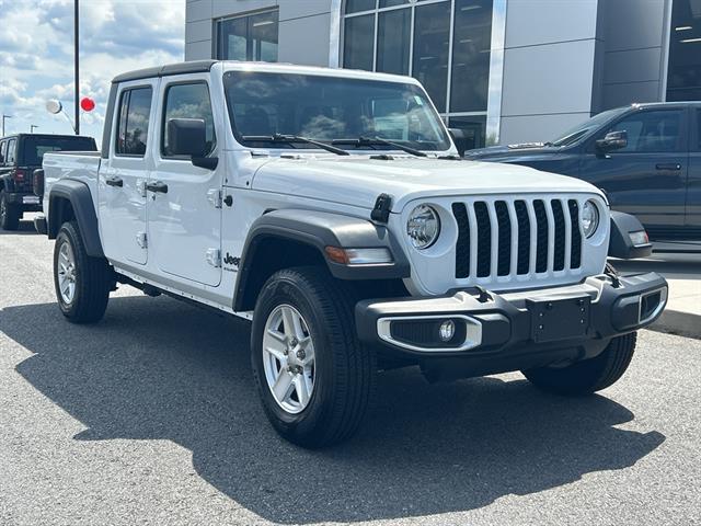 2023 Jeep Gladiator Sport S photo 3