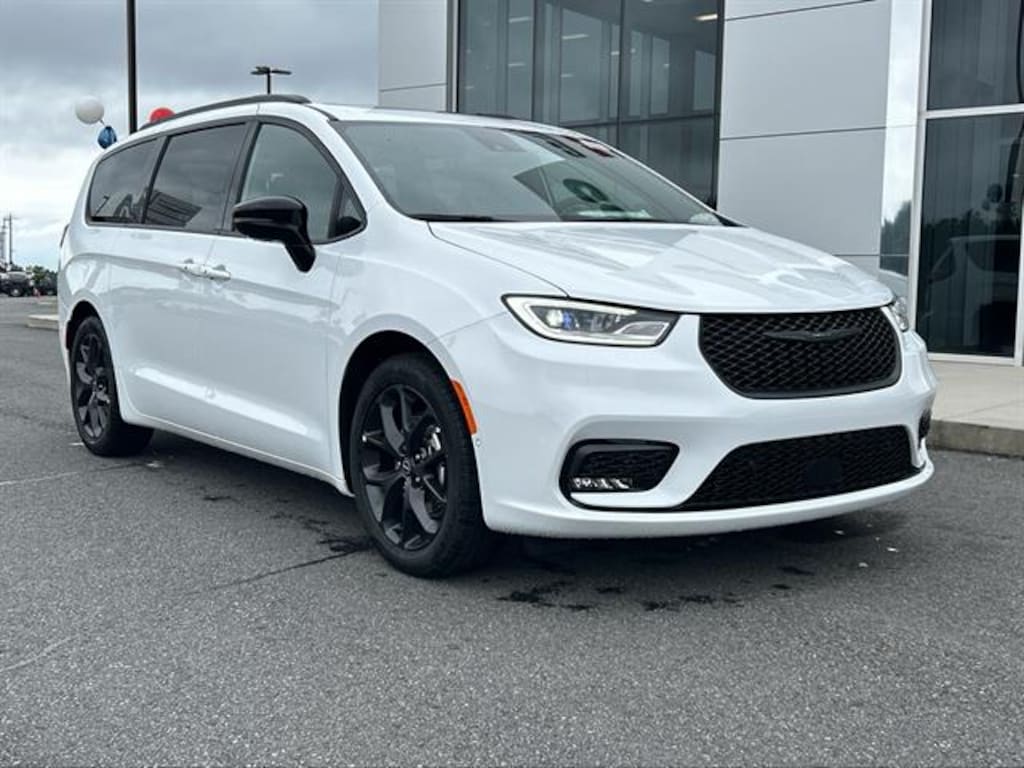 New 2026 Chrysler Pacifica LIMITED Passenger Van