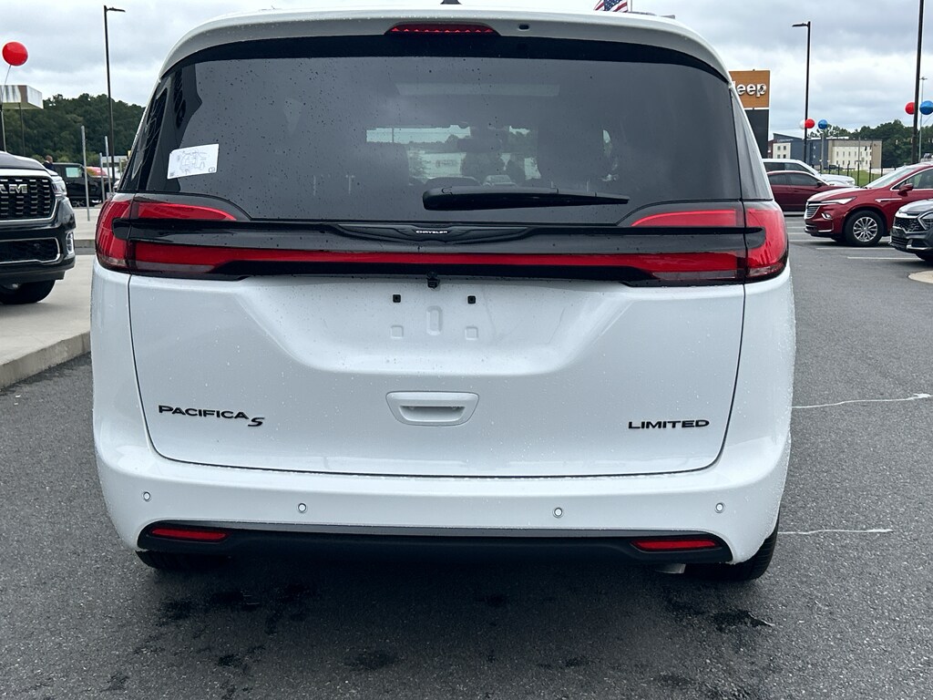 2026 Chrysler Pacifica Limited - Photo 10