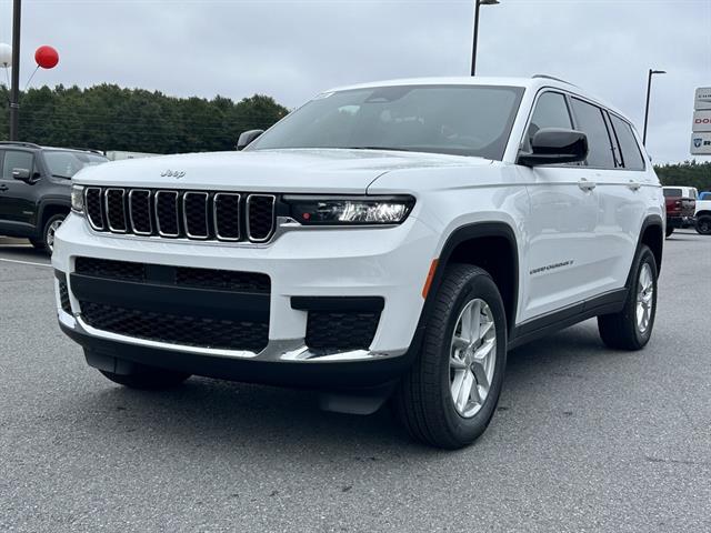 2025 Jeep Grand Cherokee L Laredo's photo