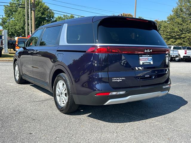 2024 Kia Carnival LX photo 4