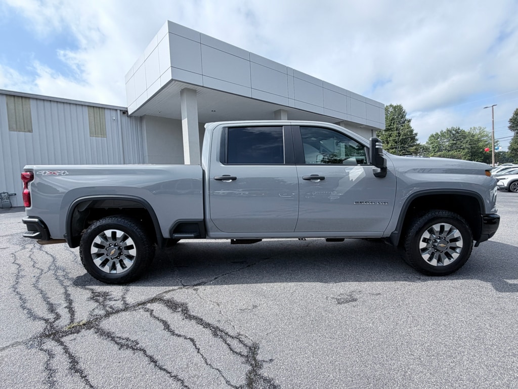 Used 2025 Chevrolet Silverado Custom Crew Cab