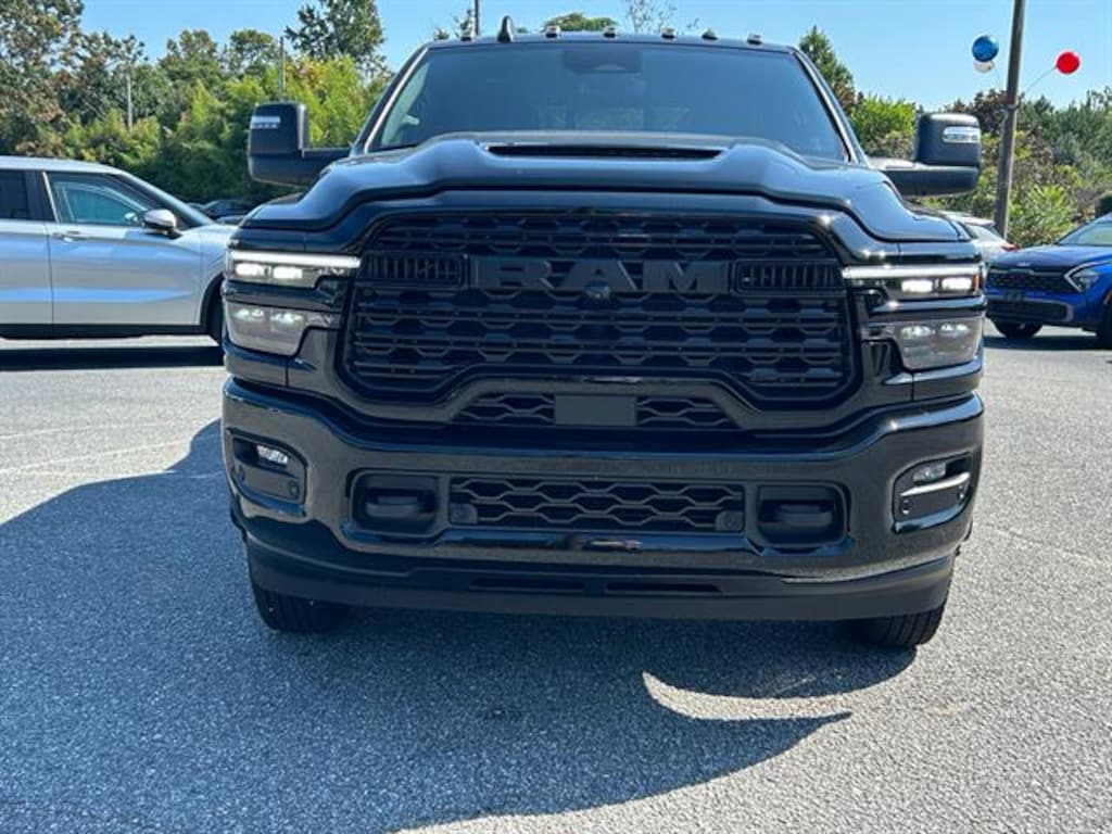 New 2025 Ram 3500 LIMITED CREW CAB 4X4 8' BOX Pickup