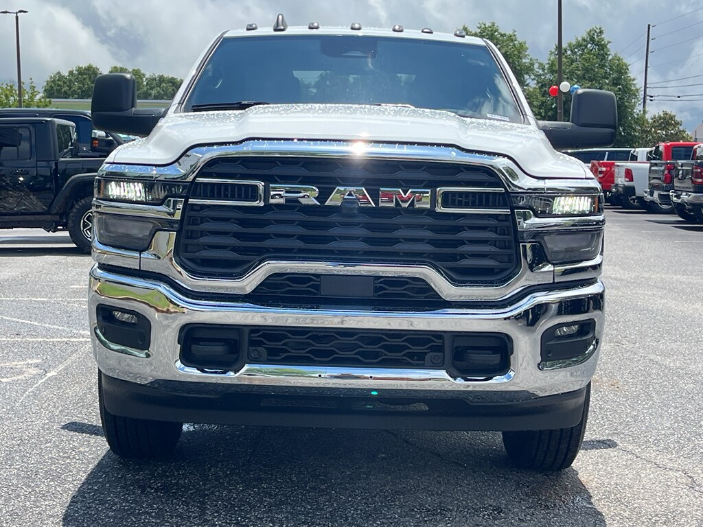 2025 Ram 2500 Tradesman photo 2