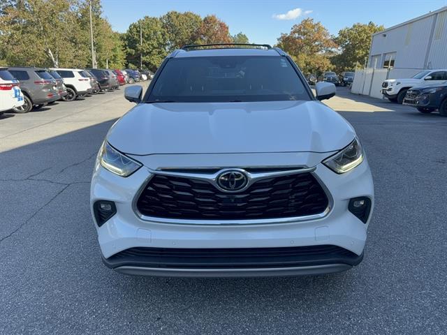 2023 Toyota Highlander Platinum photo 2