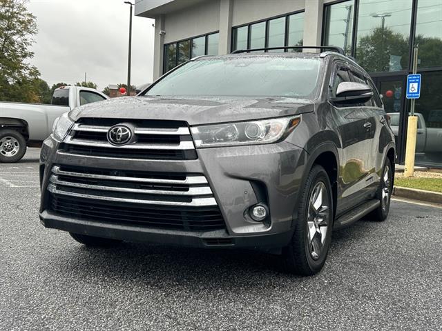 2019 Toyota Highlander Limited Platinum's photo