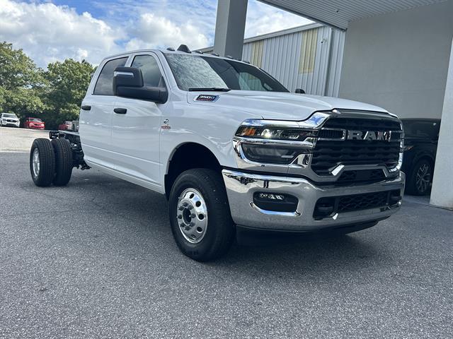 2026 Ram 3500 Tradesman photo 4