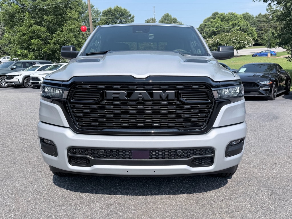 New 2026 Ram 1500 EXPRESS CREW CAB 4X4 5'7 BOX Pickup