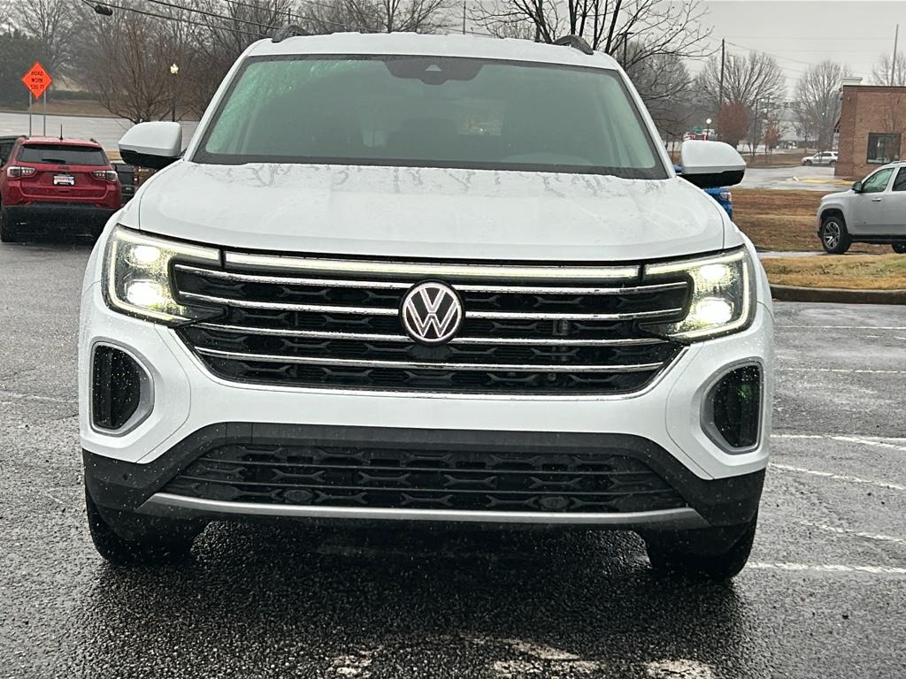 Used 2024 Volkswagen Atlas SE w/Tech with VIN 1V2HR2CAXRC555962 for sale in Madison, GA