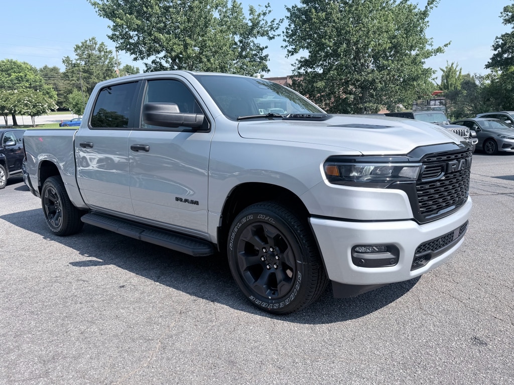 New 2026 Ram 1500 EXPRESS CREW CAB 4X4 5'7 BOX Pickup