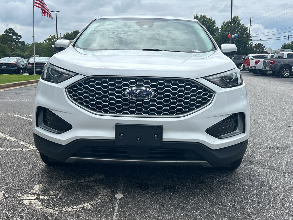 2024 Ford Edge SEL photo 2