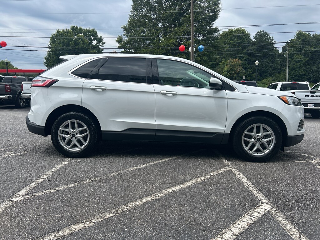 2024 Ford Edge SEL photo 4