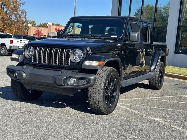 2024 Jeep Gladiator Nighthawk's photo