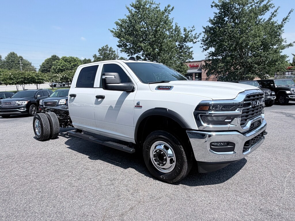 New 2026 Ram 3500 Chassis Cab TRADESMAN CREW 4X4 60' CA Pickup