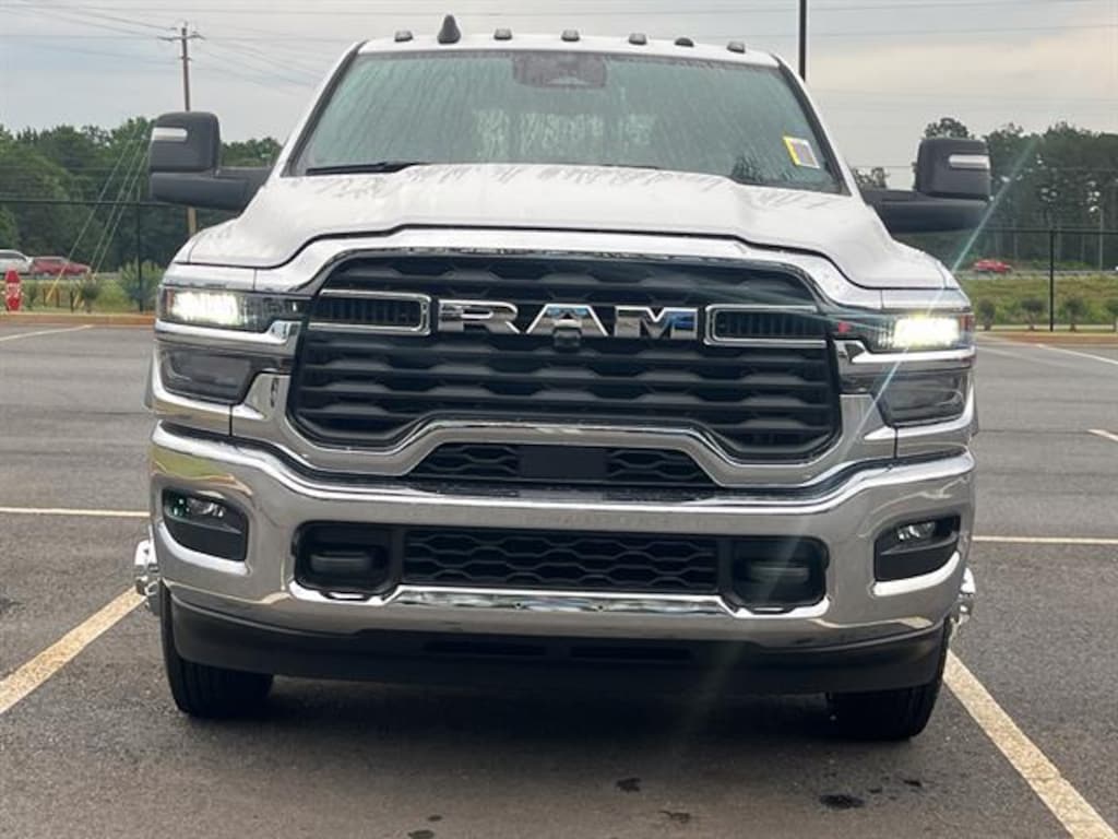 New 2025 Ram 3500 Chassis Cab 3500 TRADESMAN CREW CAB CHASSIS 4X4 60' CA Pickup
